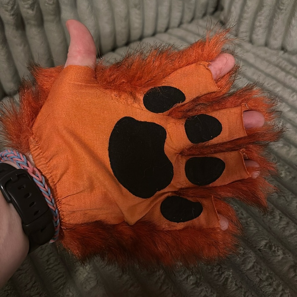 Fuzzy paws - fingerless gloves